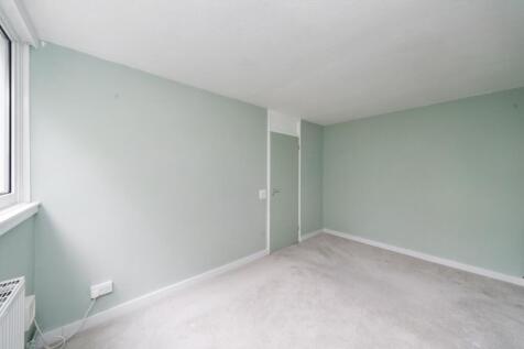 Flat 79 Mountbatten Square, Ward Royal, Windsor, SL4 1SZ