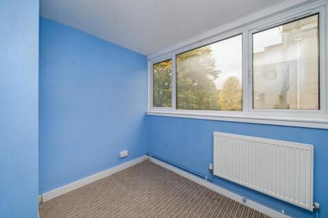 Flat 79 Mountbatten Square, Ward Royal, Windsor, SL4 1SZ