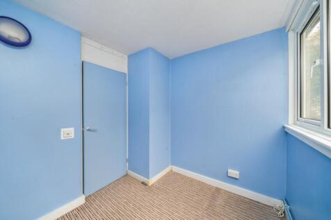 Flat 79 Mountbatten Square, Ward Royal, Windsor, SL4 1SZ