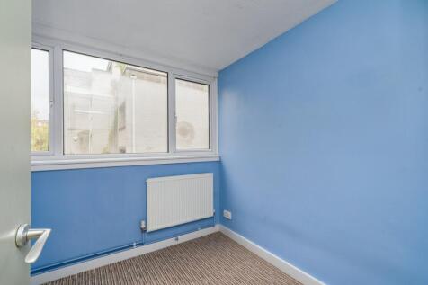 Flat 79 Mountbatten Square, Ward Royal, Windsor, SL4 1SZ