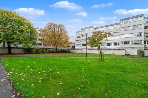 Flat 79 Mountbatten Square, Ward Royal, Windsor, SL4 1SZ