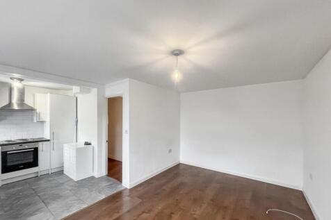 3 The Sheraton, St Marks Hill, Surbiton, KT6 4PY