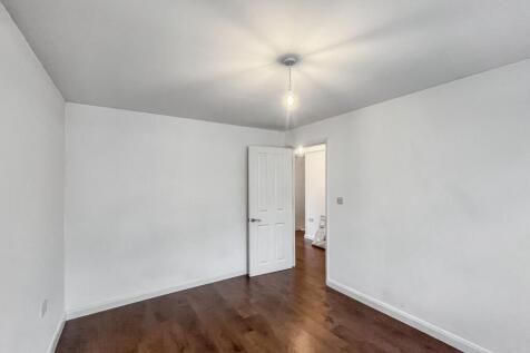 3 The Sheraton, St Marks Hill, Surbiton, KT6 4PY