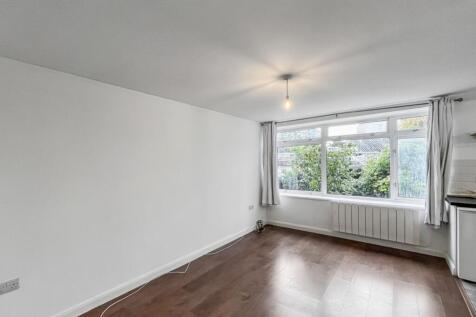 3 The Sheraton, St Marks Hill, Surbiton, KT6 4PY