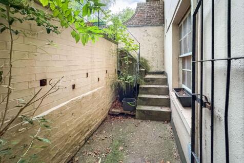 Flat A, 21 Ashley Road, Montpelier, Bristol, BS6 5NH