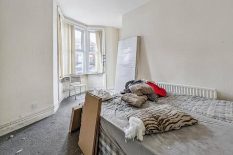 90 &amp; 90A Rawling Road, Gateshead, Tyne and Wear NE8 4QR