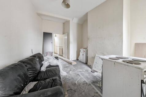 90 &amp; 90A Rawling Road, Gateshead, Tyne and Wear NE8 4QR