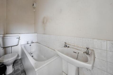 90 &amp; 90A Rawling Road, Gateshead, Tyne and Wear NE8 4QR