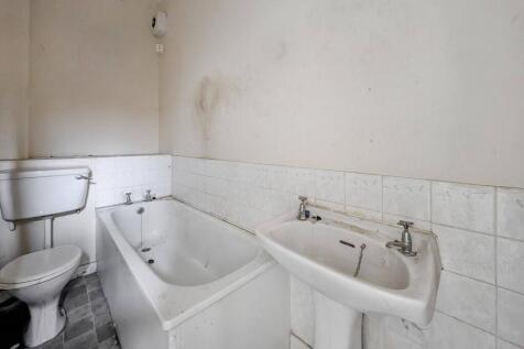 90 &amp; 90A Rawling Road, Gateshead, Tyne and Wear NE8 4QR