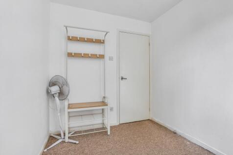 Flat 10 Wyvern House, Bridge Road, Grays, Essex, RM17 6RS