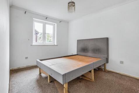 Flat 10 Wyvern House, Bridge Road, Grays, Essex, RM17 6RS