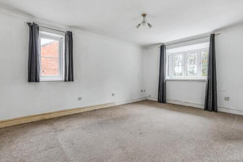 Flat 10 Wyvern House, Bridge Road, Grays, Essex, RM17 6RS