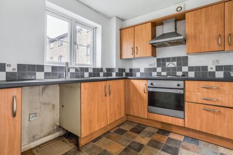 Flat 10 Wyvern House, Bridge Road, Grays, Essex, RM17 6RS