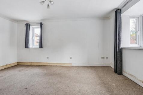 Flat 10 Wyvern House, Bridge Road, Grays, Essex, RM17 6RS