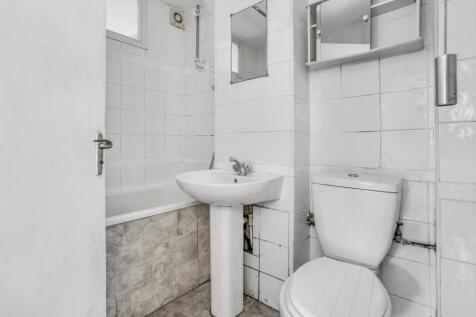 Flat 10 Wyvern House, Bridge Road, Grays, Essex, RM17 6RS