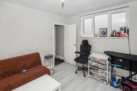 1A Goodmayes Lane, Ilford, Essex, IG3 9PB