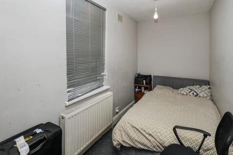 1A Goodmayes Lane, Ilford, Essex, IG3 9PB