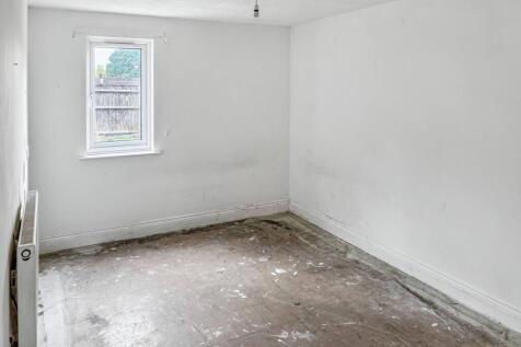 118 Wimbish End, Basildon, Essex, SS13 3PE