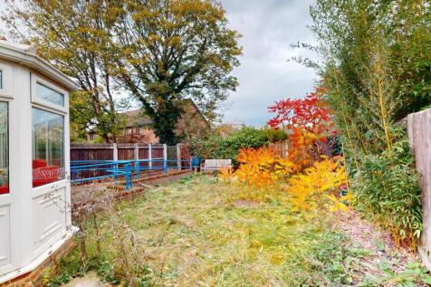 4 &amp; 6 Rosswood Gardens, Wallington SM6 8QZ