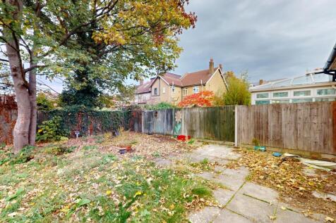 4 &amp; 6 Rosswood Gardens, Wallington SM6 8QZ