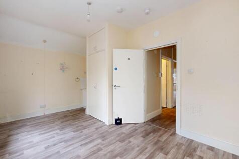 4 &amp; 6 Rosswood Gardens, Wallington SM6 8QZ