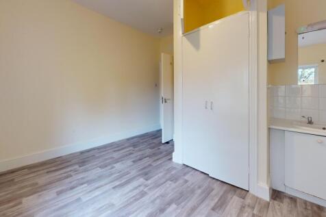 4 &amp; 6 Rosswood Gardens, Wallington SM6 8QZ