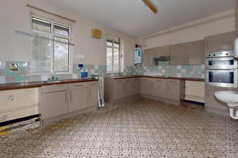 4 &amp; 6 Rosswood Gardens, Wallington SM6 8QZ