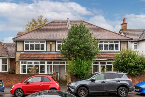 4 &amp; 6 Rosswood Gardens, Wallington SM6 8QZ