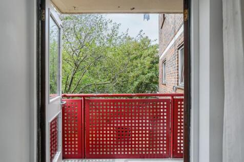 Flat 14, Albert Starr House, Haddonfield Estate, Bush Road, Surrey Quays, London SE8 5AS