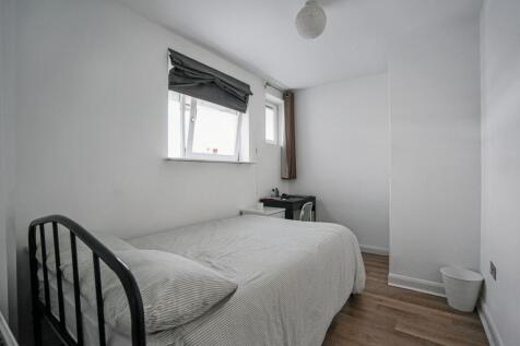 Flat 14, Albert Starr House, Haddonfield Estate, Bush Road, Surrey Quays, London SE8 5AS