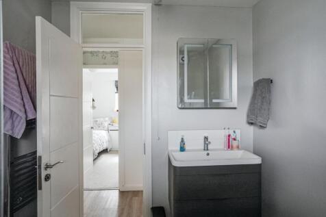 Flat 14, Albert Starr House, Haddonfield Estate, Bush Road, Surrey Quays, London SE8 5AS