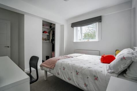 Flat 14, Albert Starr House, Haddonfield Estate, Bush Road, Surrey Quays, London SE8 5AS