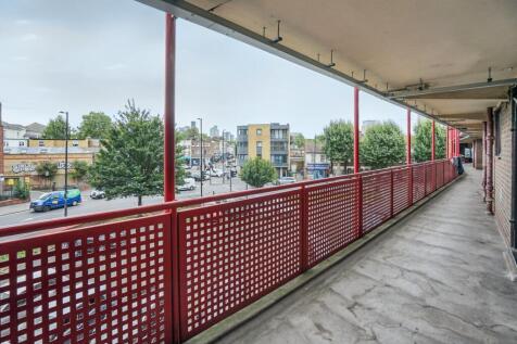 Flat 14, Albert Starr House, Haddonfield Estate, Bush Road, Surrey Quays, London SE8 5AS