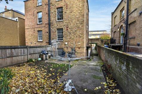 Flat A, 104 Peckham Hill Street, Peckham, London, SE15 5JT