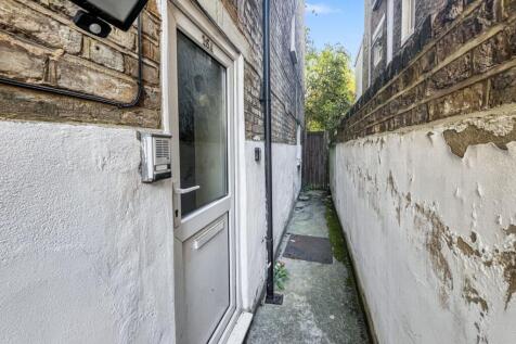 26a Ramsden Road, Balham, London SW12 8QY