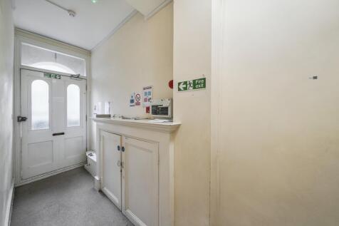 Flat B 164 Coldharbour Lane, London, SE5 9QH