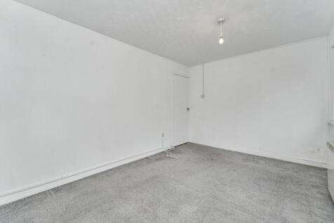 Flat 11, Lyndon House, 2 Conifer Drive, Birmingham B31 2HX