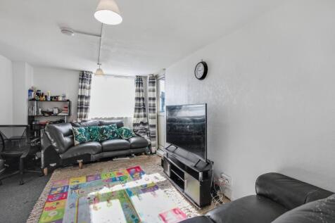 Flat 74 Gainsborough House, Ayley Croft, Enfield, Middlesex, EN1 1XZ