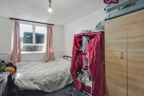 Flat 74 Gainsborough House, Ayley Croft, Enfield, Middlesex, EN1 1XZ