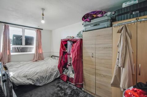 Flat 74 Gainsborough House, Ayley Croft, Enfield, Middlesex, EN1 1XZ