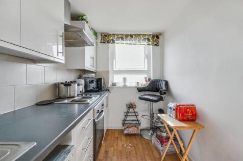 Flat 74 Gainsborough House, Ayley Croft, Enfield, Middlesex, EN1 1XZ
