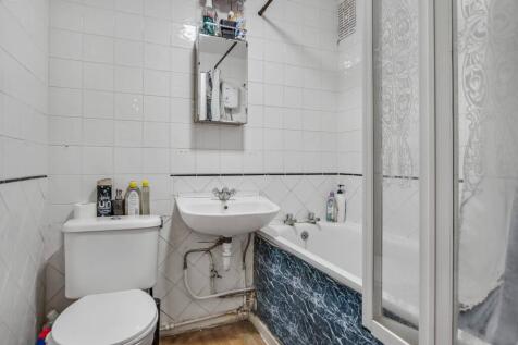 Flat 74 Gainsborough House, Ayley Croft, Enfield, Middlesex, EN1 1XZ