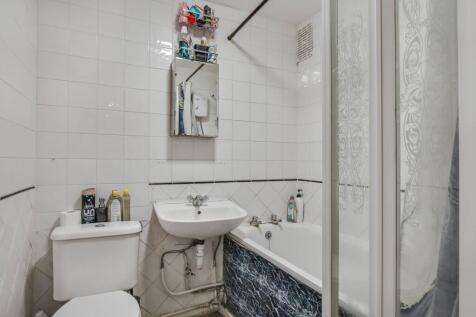 Flat 74 Gainsborough House, Ayley Croft, Enfield, Middlesex, EN1 1XZ