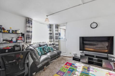 Flat 74 Gainsborough House, Ayley Croft, Enfield, Middlesex, EN1 1XZ