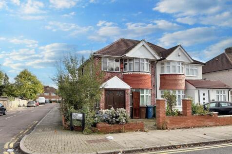 15 Glebe Avenue, Harrow HA3 9LG