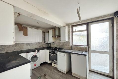 15 Glebe Avenue, Harrow HA3 9LG