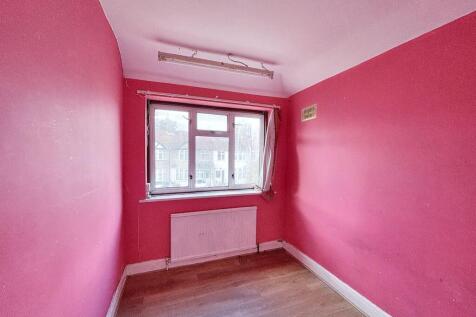 15 Glebe Avenue, Harrow HA3 9LG