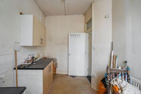 Flat B, 198 Stockwell Road, Brixton, London, SW9 9TB
