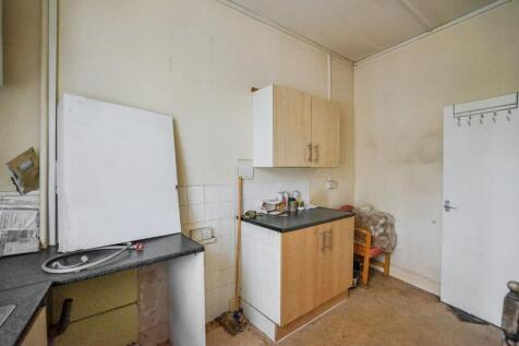 Flat B, 198 Stockwell Road, Brixton, London, SW9 9TB