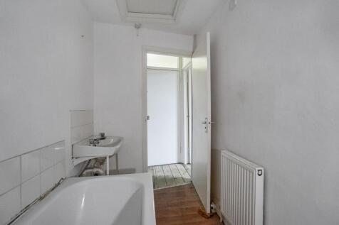 Flat B, 198 Stockwell Road, Brixton, London, SW9 9TB